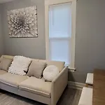 Retreat Suite 4 - Downtown Getaway