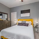 Retreat Suite 3 Modern Getaway
