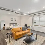 The Urban Oasis -Brand New Corporate Apt Downtown