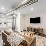 Upscale Abode - Brand New Corporate Apt Downtown