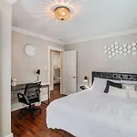 Downtown Gr Gem Sleeps 16 Gameroom Huge Backyard