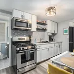 The Downtown Delight - New Corporate Apt Downtown
