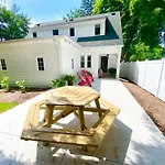 Luxe & Serene Gem, Arches Cottage Retreat