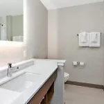 Holiday Inn Express & Suites - Grand Rapids Airport - South By Ihg