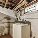 Stylish Home Near Heart Of Downtown Sleeps 8