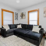 Grand Rapids Gem - Near Heart Of Dt - Sleeps 10