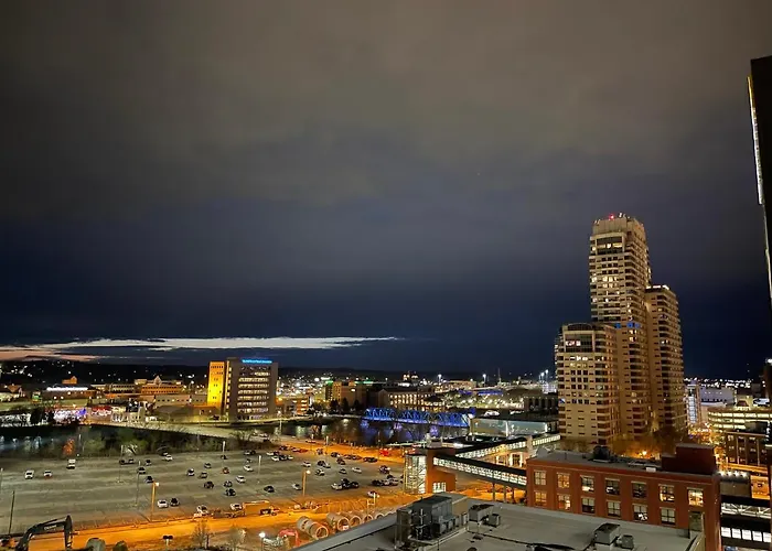 Breath Taking 2Br 2B Condo In The Heart Of Downtown Grand Rapids