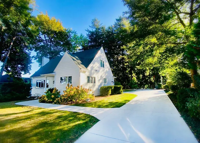 Luxe & Serene Gem, Arches Cottage Retreat