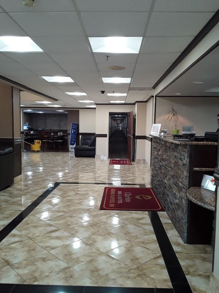 Clarion & Airport 3*