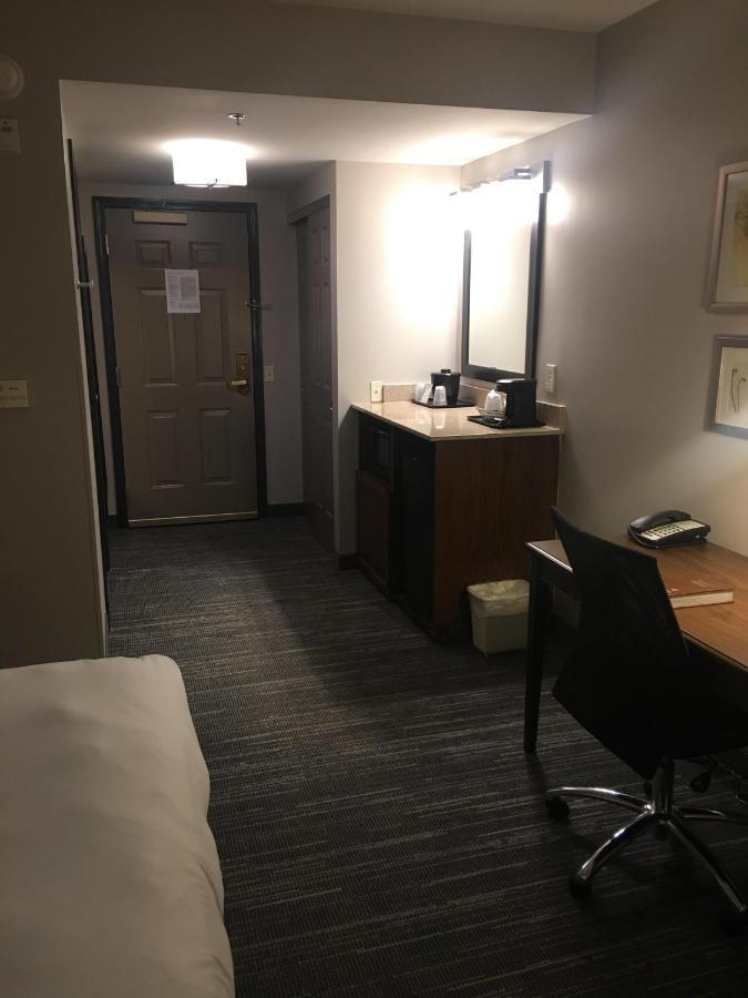 Country & By Radisson, East, Mi Hotel