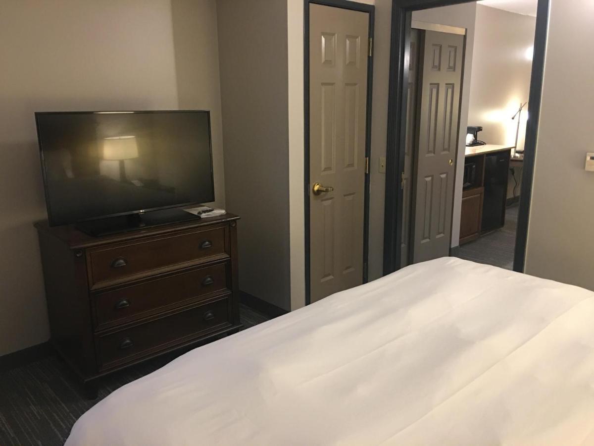 Country & By Radisson, East, Mi Grand Rapids