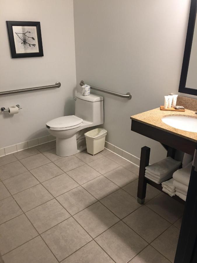 Country & By Radisson, East, Mi Hotel Grand Rapids