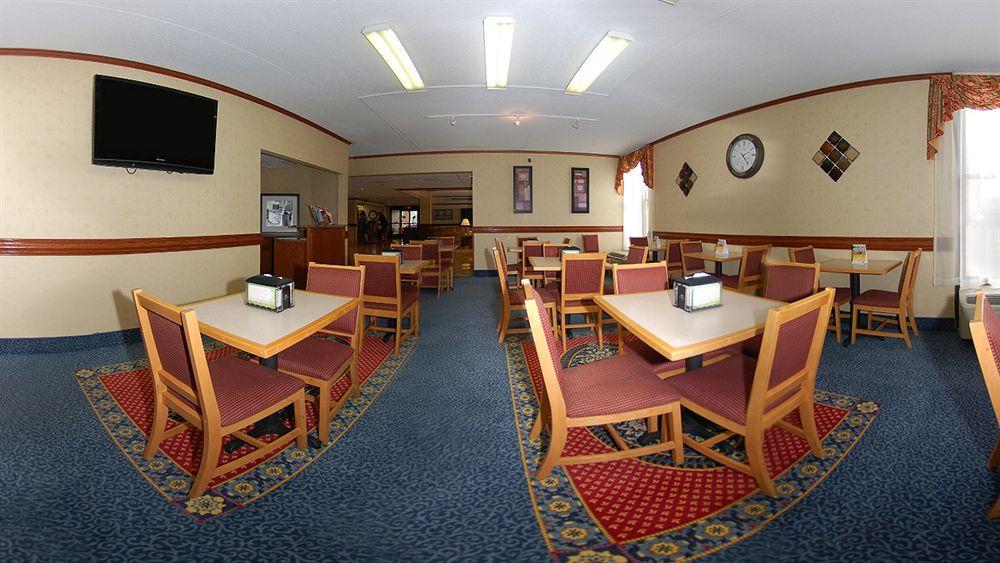 Clarion & Airport Hotel Grand Rapids
