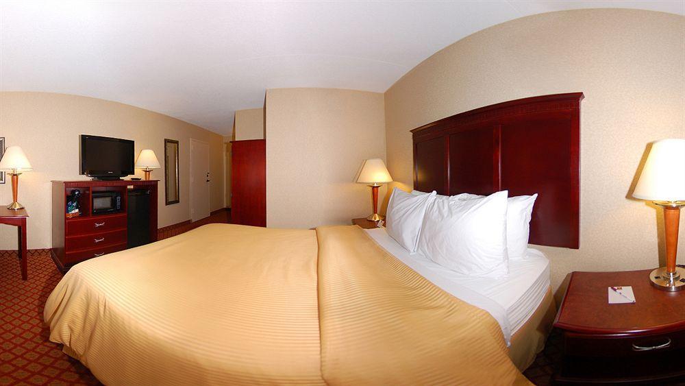 Clarion & Airport Hotel