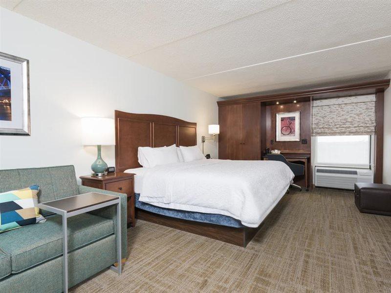 Hampton Grand Rapids/north Hotel 3*