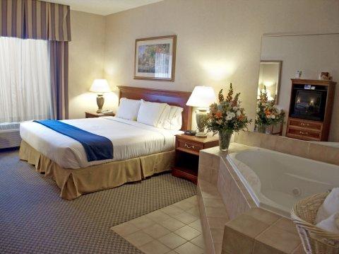 Hotel Express & Grand Rapids-north By Ihg 2*