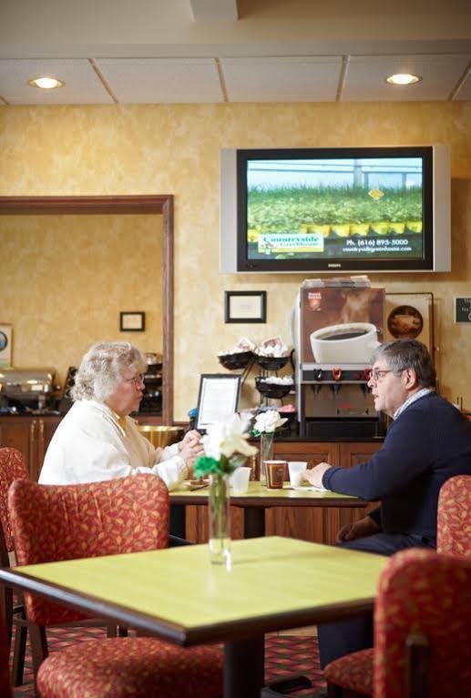 Hotel Country & By Radisson, East, Mi Grand Rapids