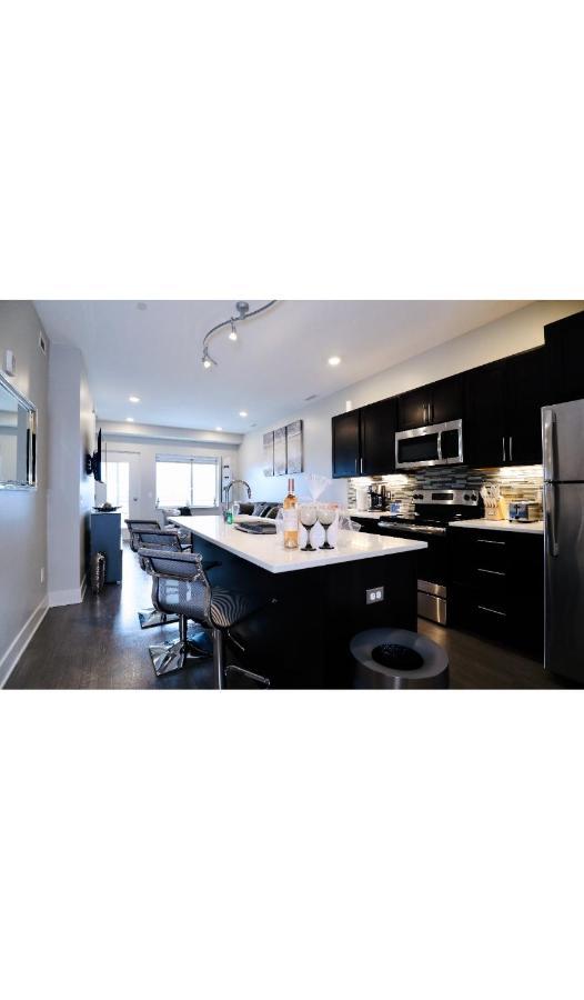 Breath Taking 2Br 2B Condo In The Heart Of Downtown Grand Rapids *