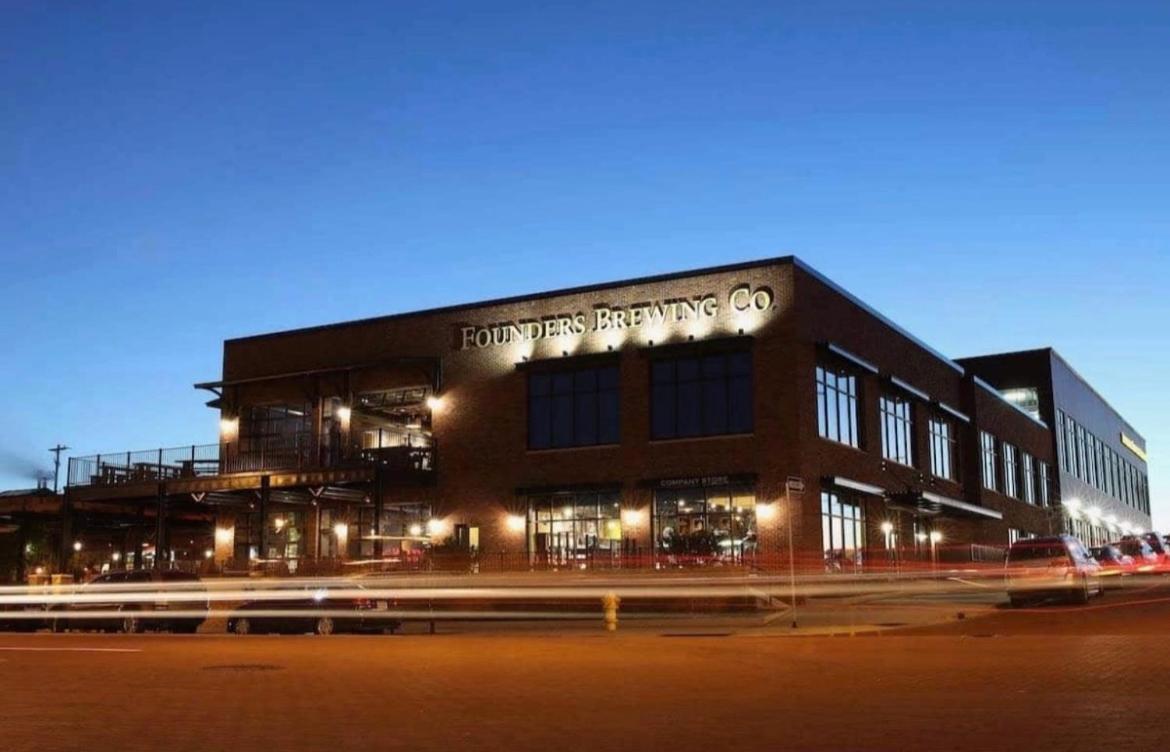 Apartment Breath Taking 2Br 2B Condo In The Heart Of Downtown Grand Rapids *