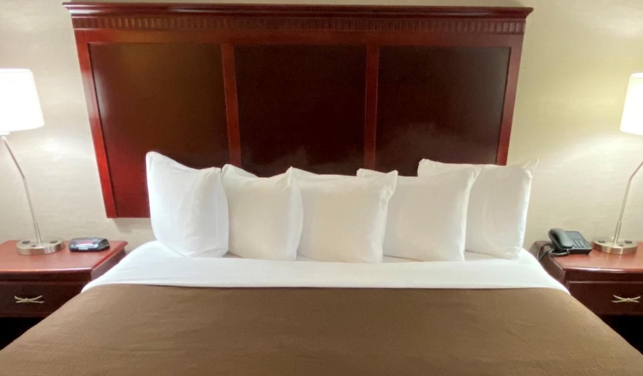 Clarion & Airport Hotel