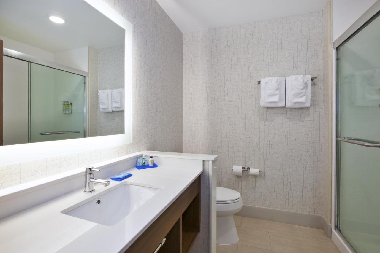 Hotel Express & Airport North By Ihg Grand Rapids