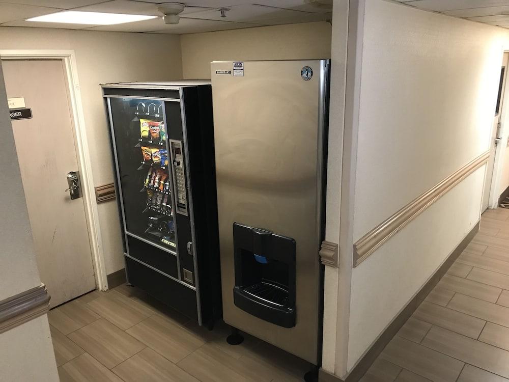 Baymont By Wyndham Airport Grand Rapids