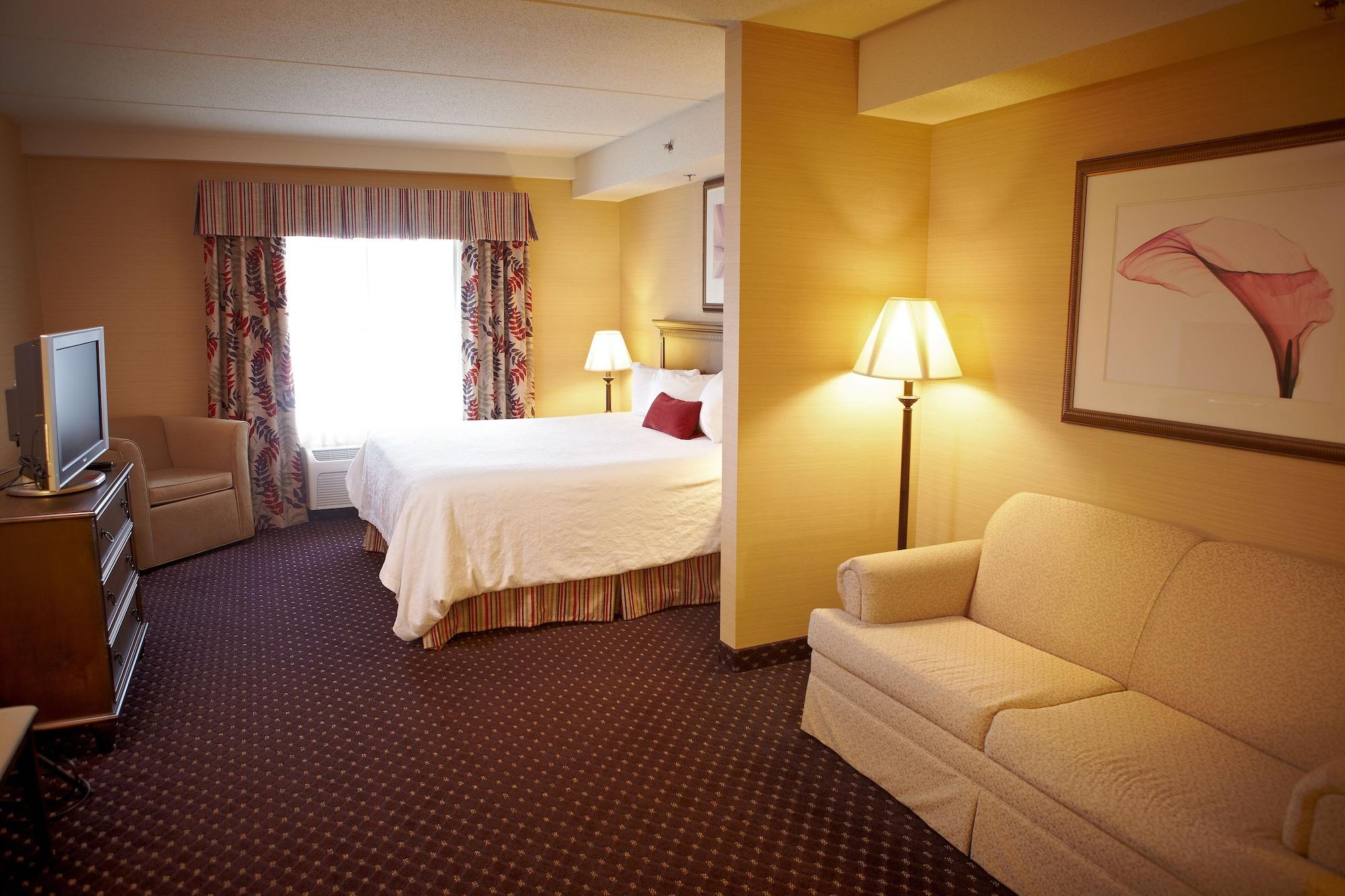 Country & By Radisson, East, Mi Hotel 2*