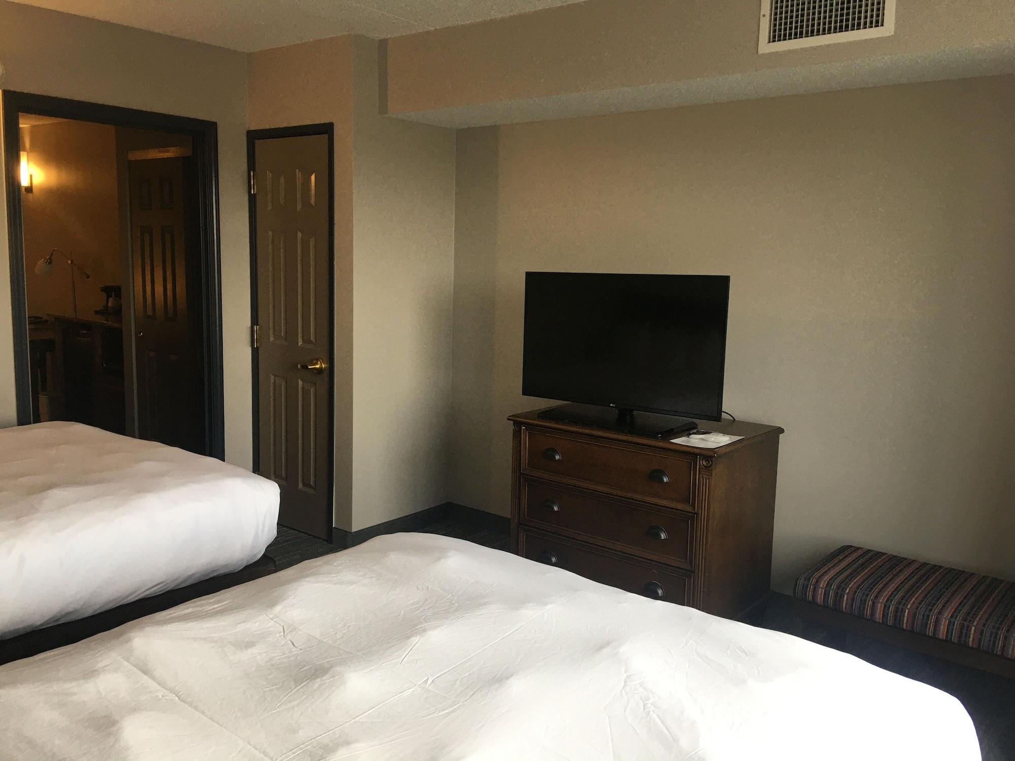 Hotel Country & By Radisson, East, Mi Grand Rapids