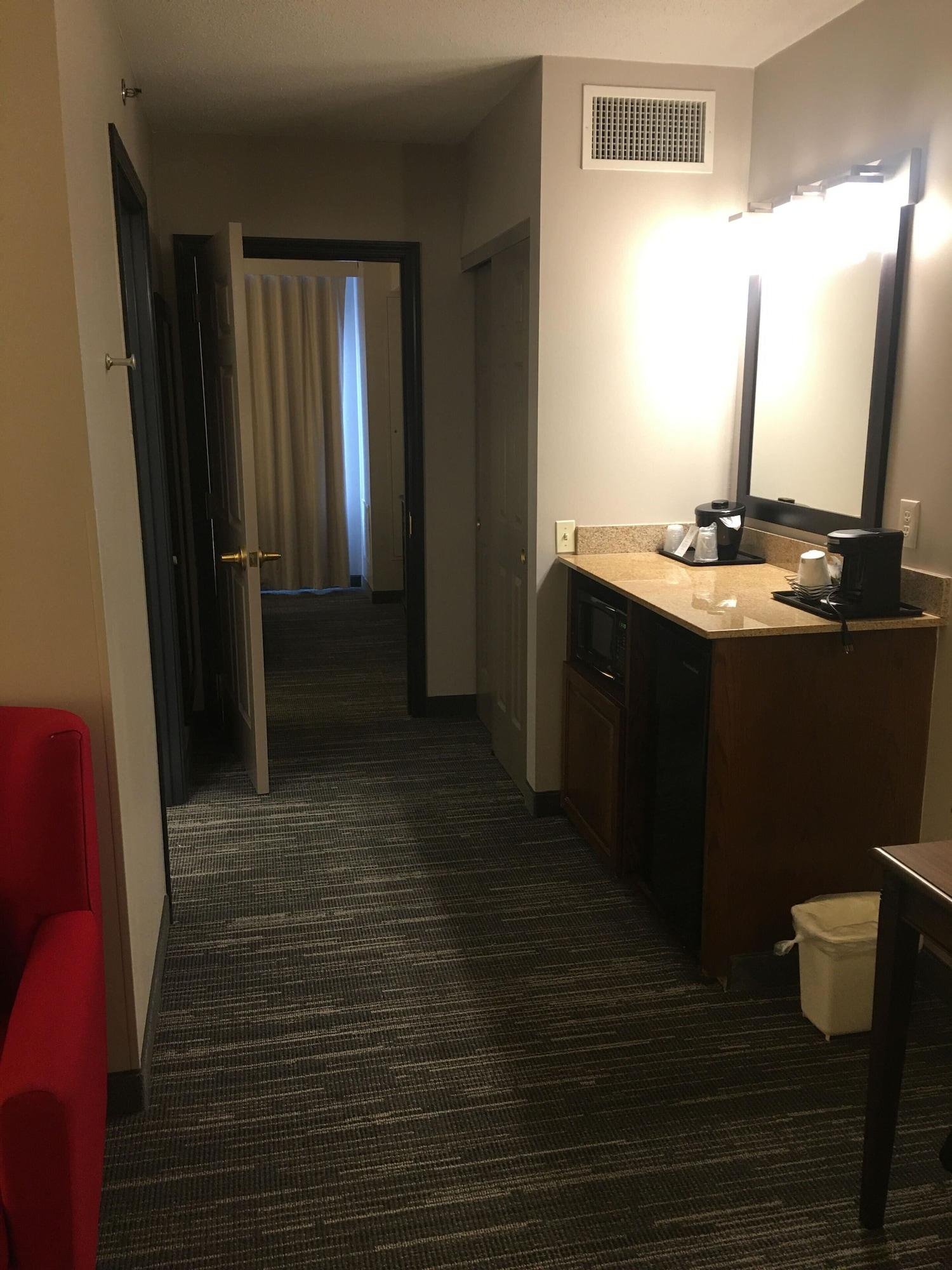 Hotel Country & By Radisson, East, Mi Grand Rapids