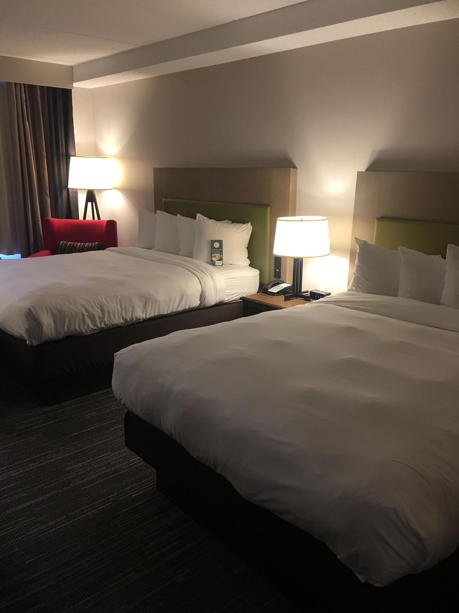 Hotel Country & By Radisson, East, Mi Grand Rapids
