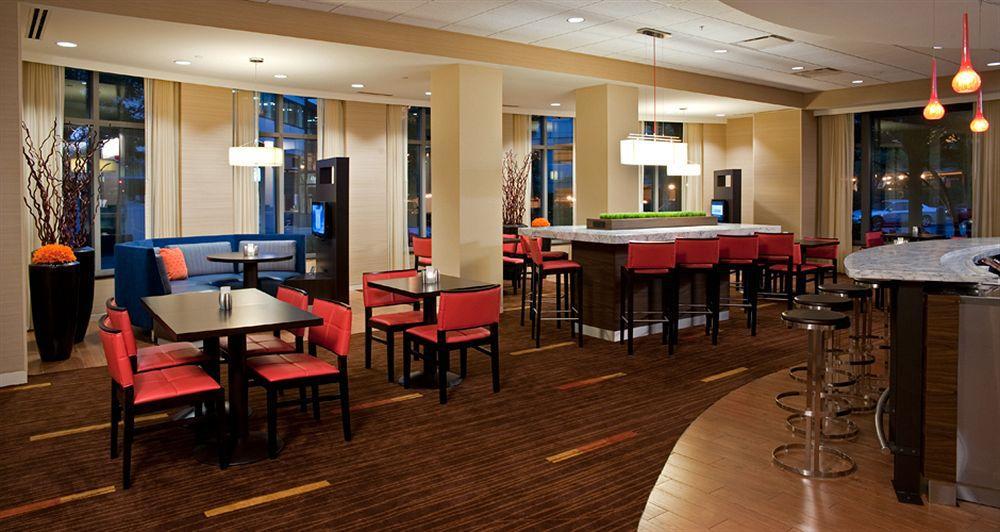 Courtyard Downtown Hotel 3*