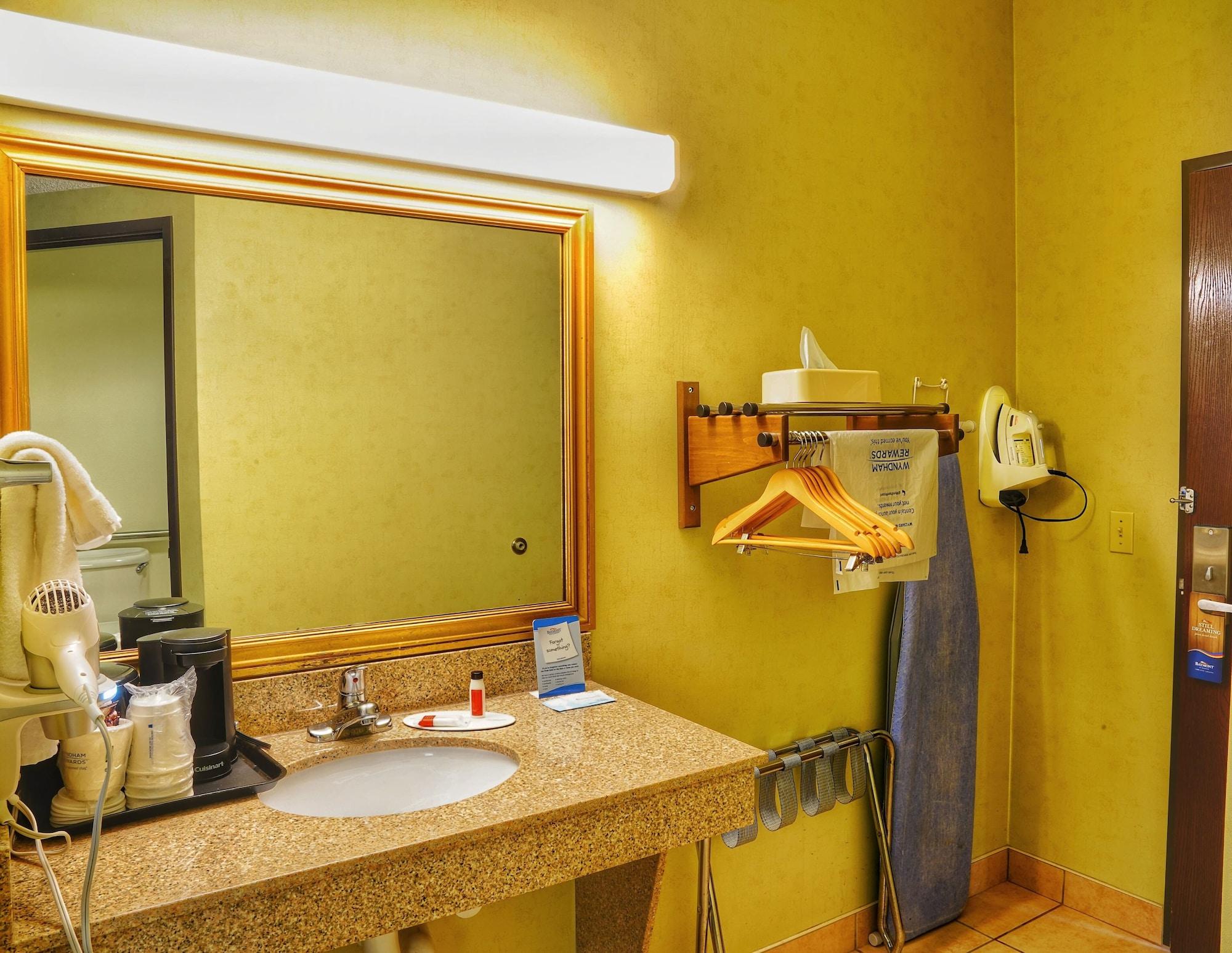 Spark By Hilton Walker North Hotel