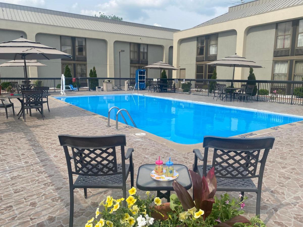 Hotel Clarion & Airport Grand Rapids