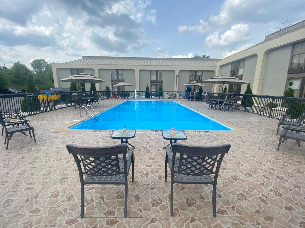 Clarion & Airport Hotel