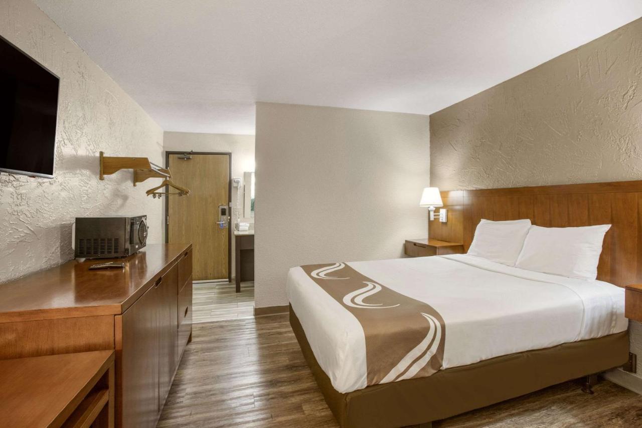Rodeway Hotel 2*