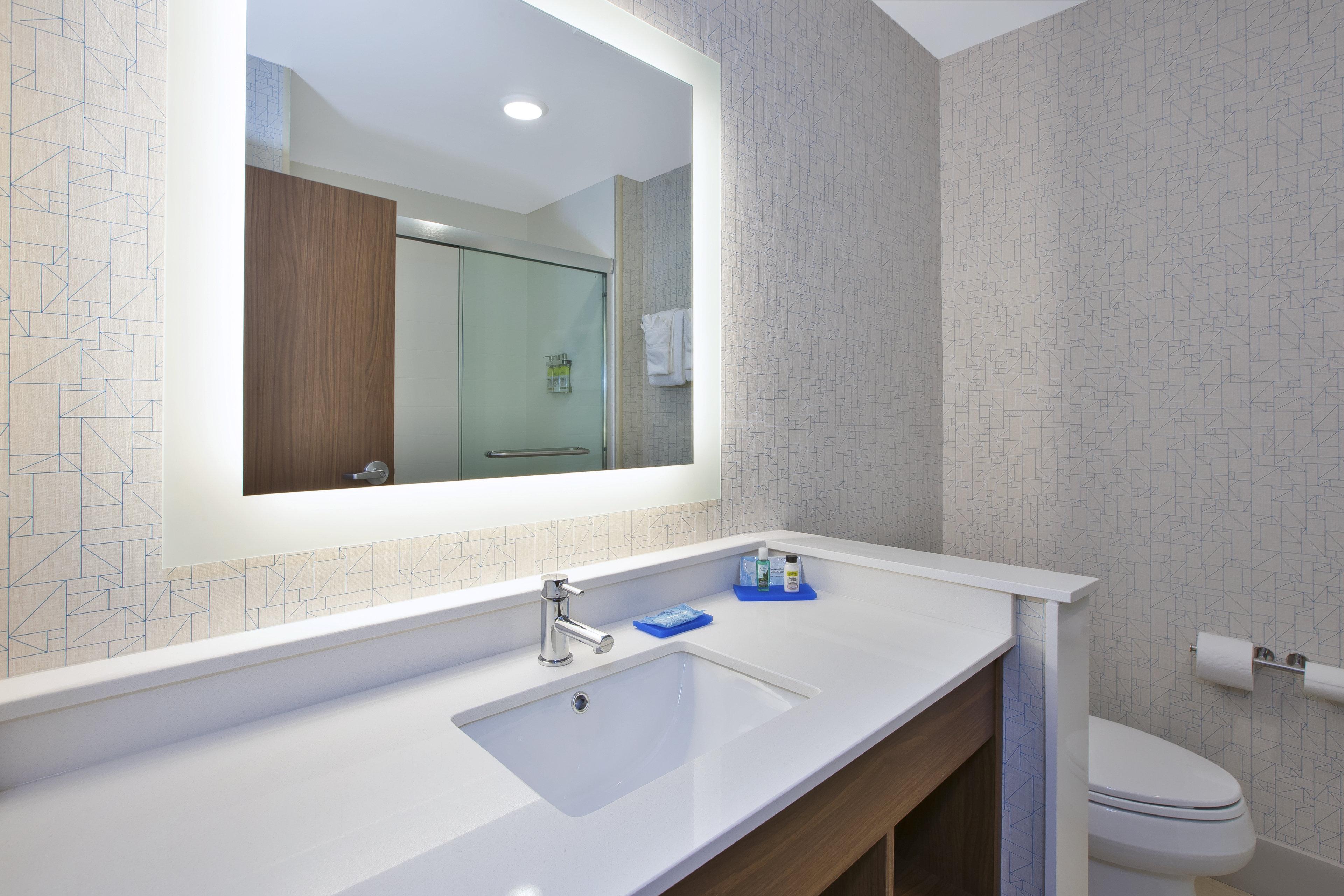 Express & Airport North By Ihg Hotel 2*