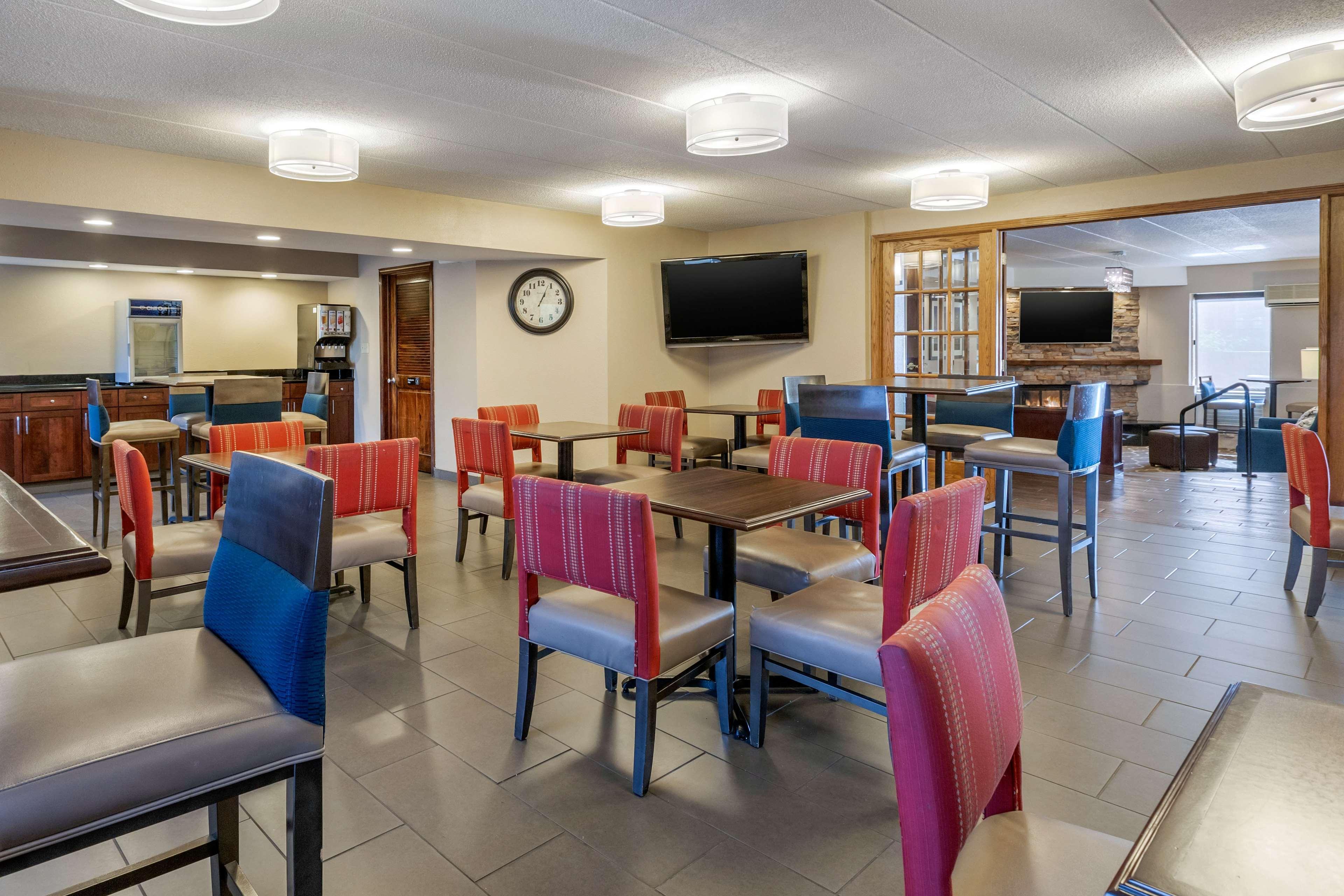Inn Comfort Airport 2*