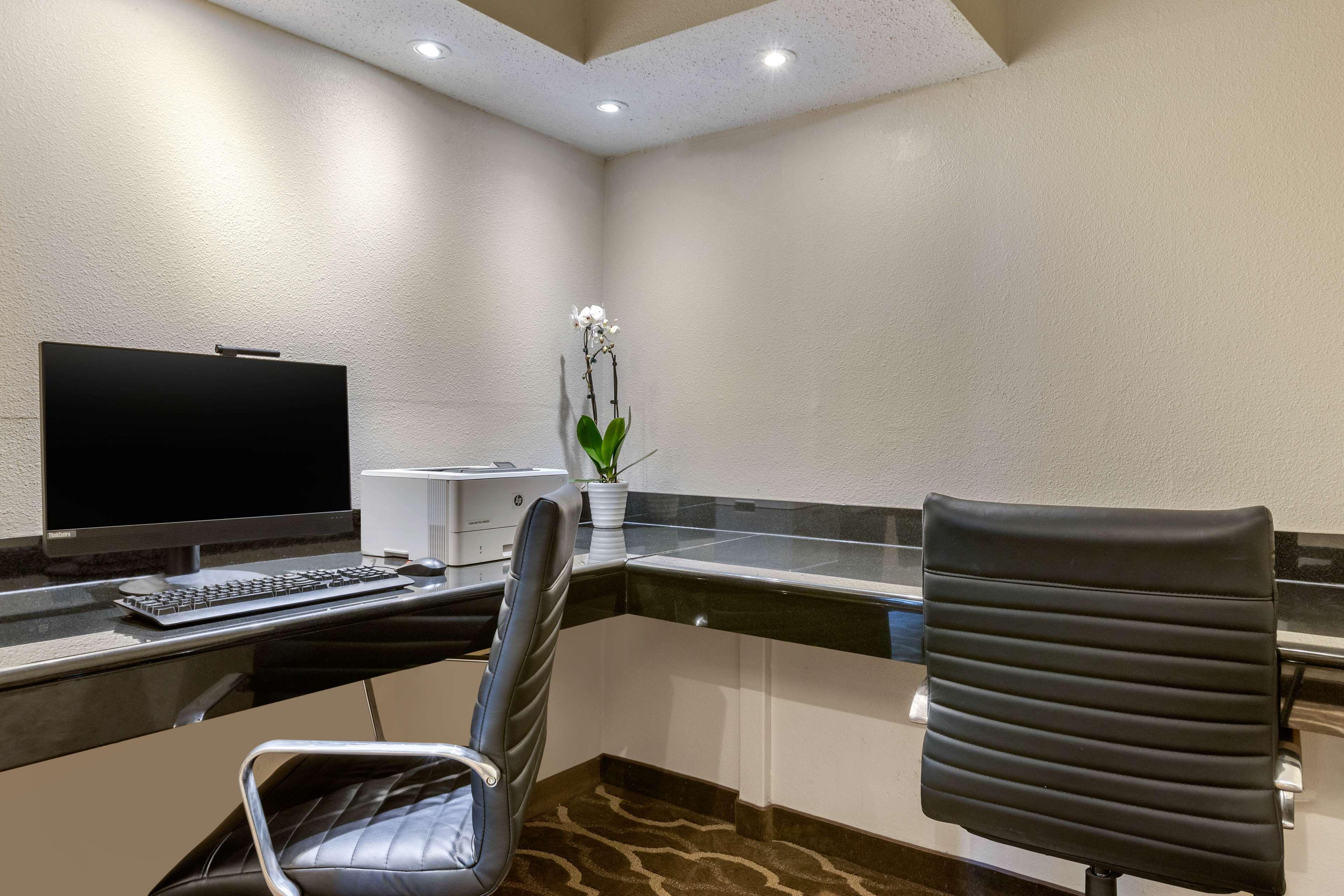 Comfort Airport Inn
