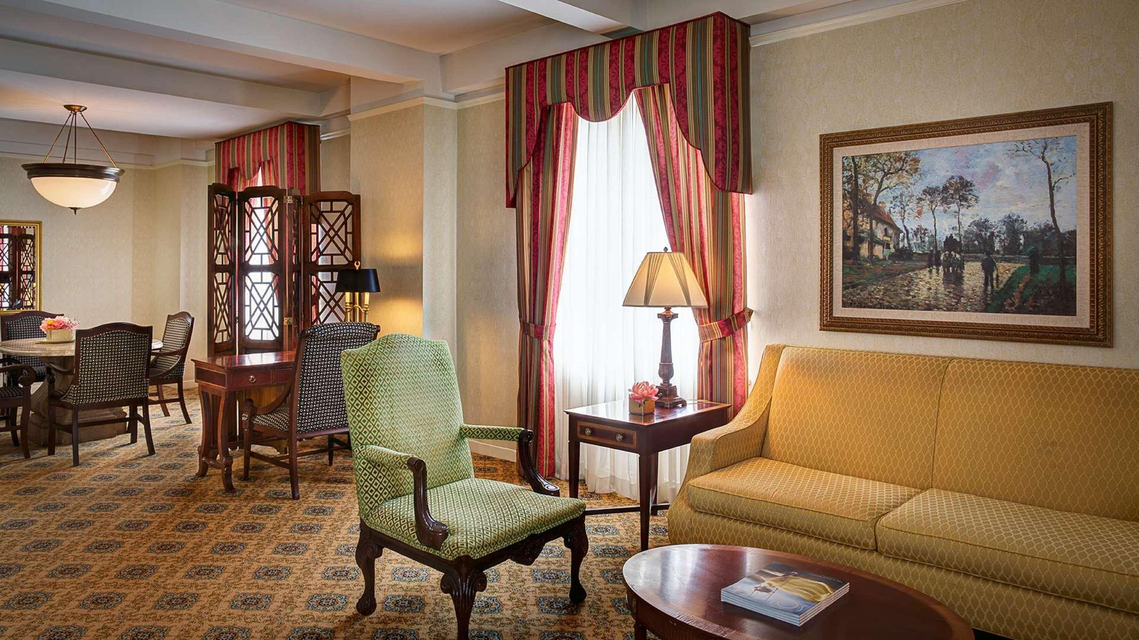 Amway Grand Plaza Hotel, Curio Collection By Hilton 4* Grand Rapids