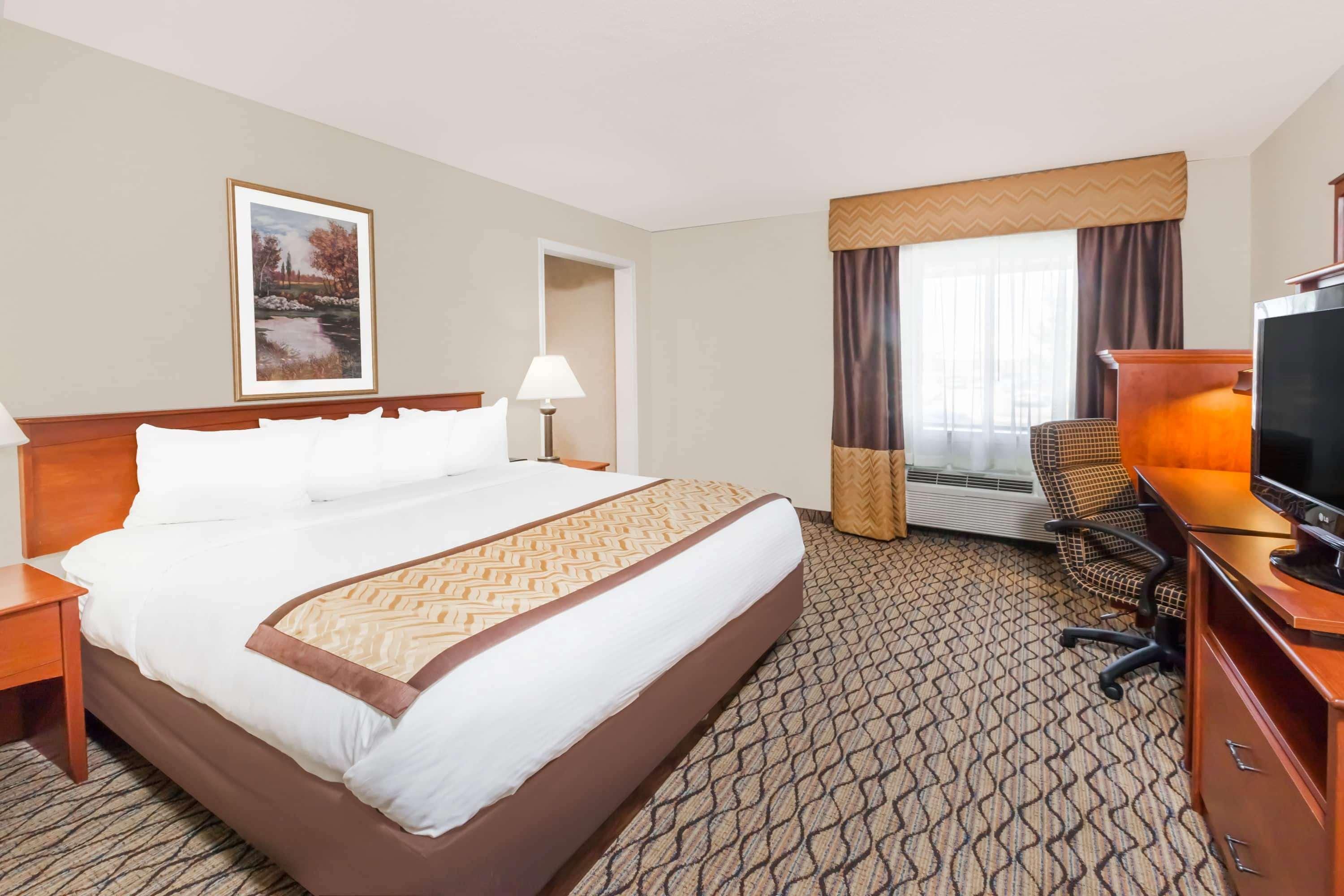 Hotel Baymont By Wyndham Airport 2*