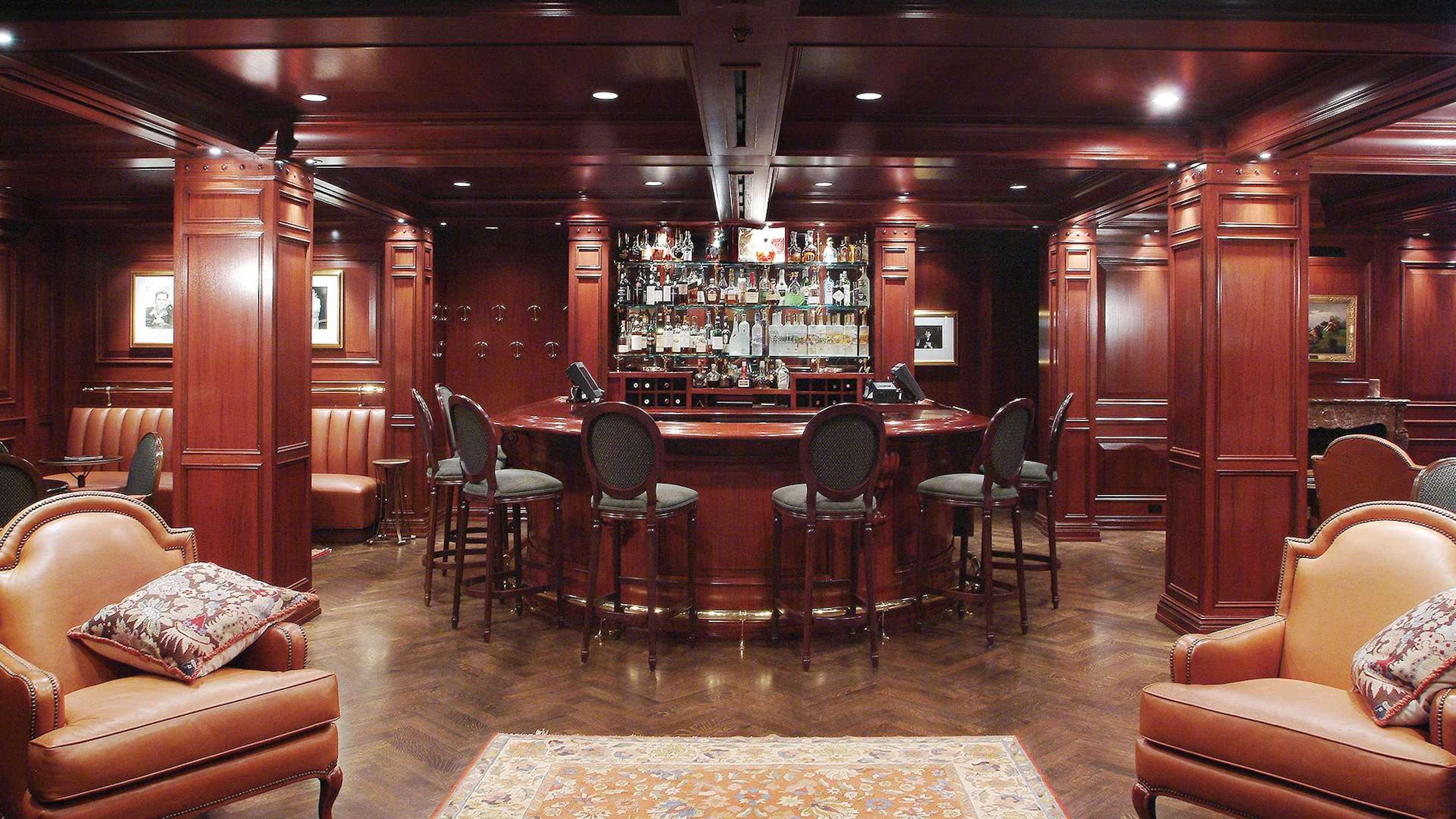Amway Grand Plaza Hotel, Curio Collection By Hilton