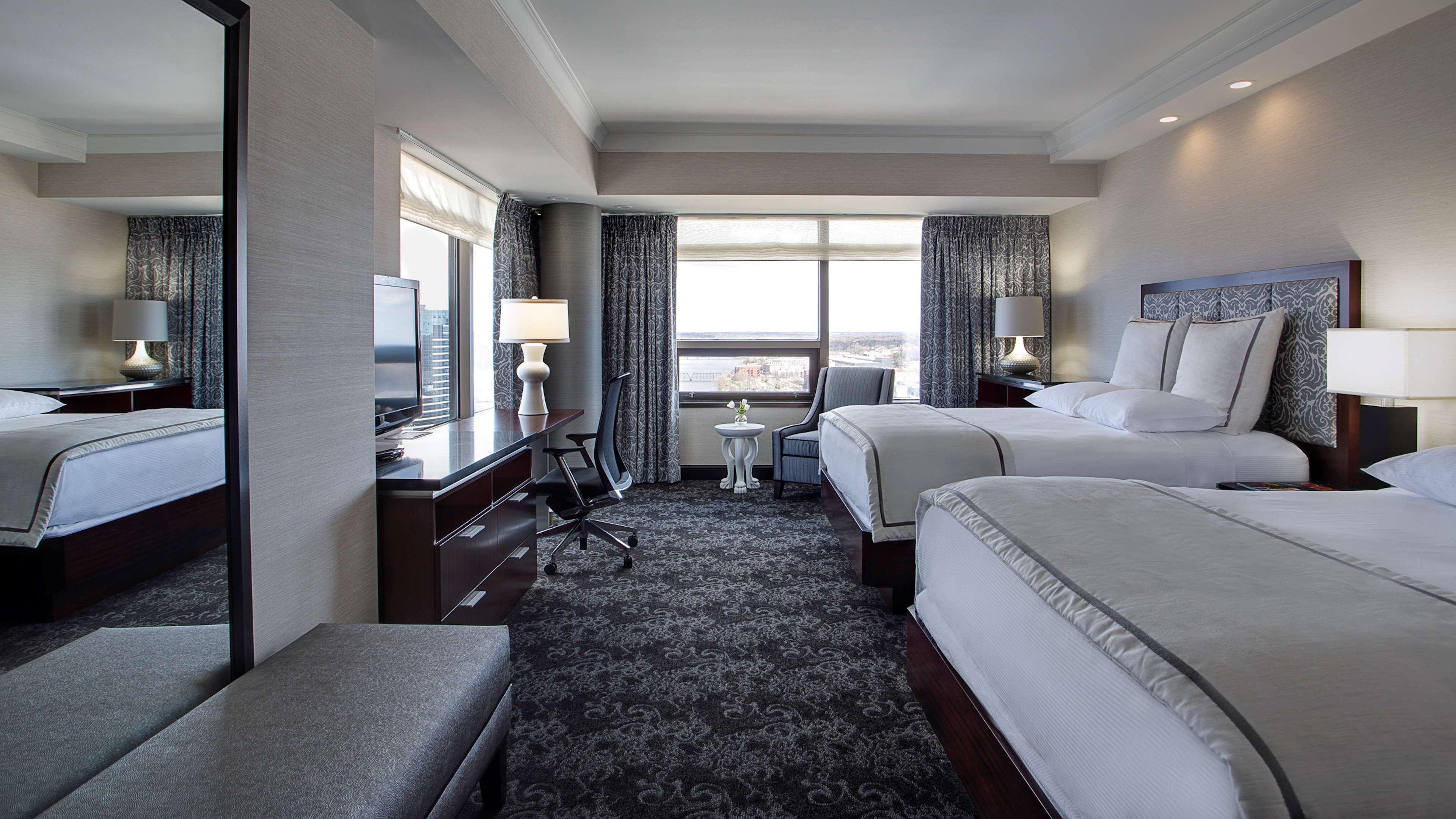 Amway Grand Plaza Hotel, Curio Collection By Hilton Hotel 4*