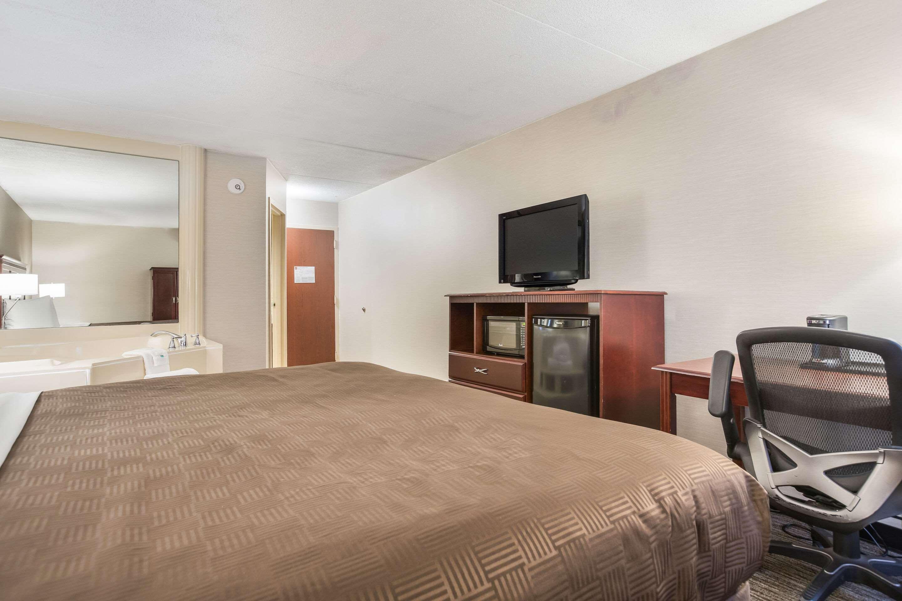 Hotel Clarion & Airport 3*