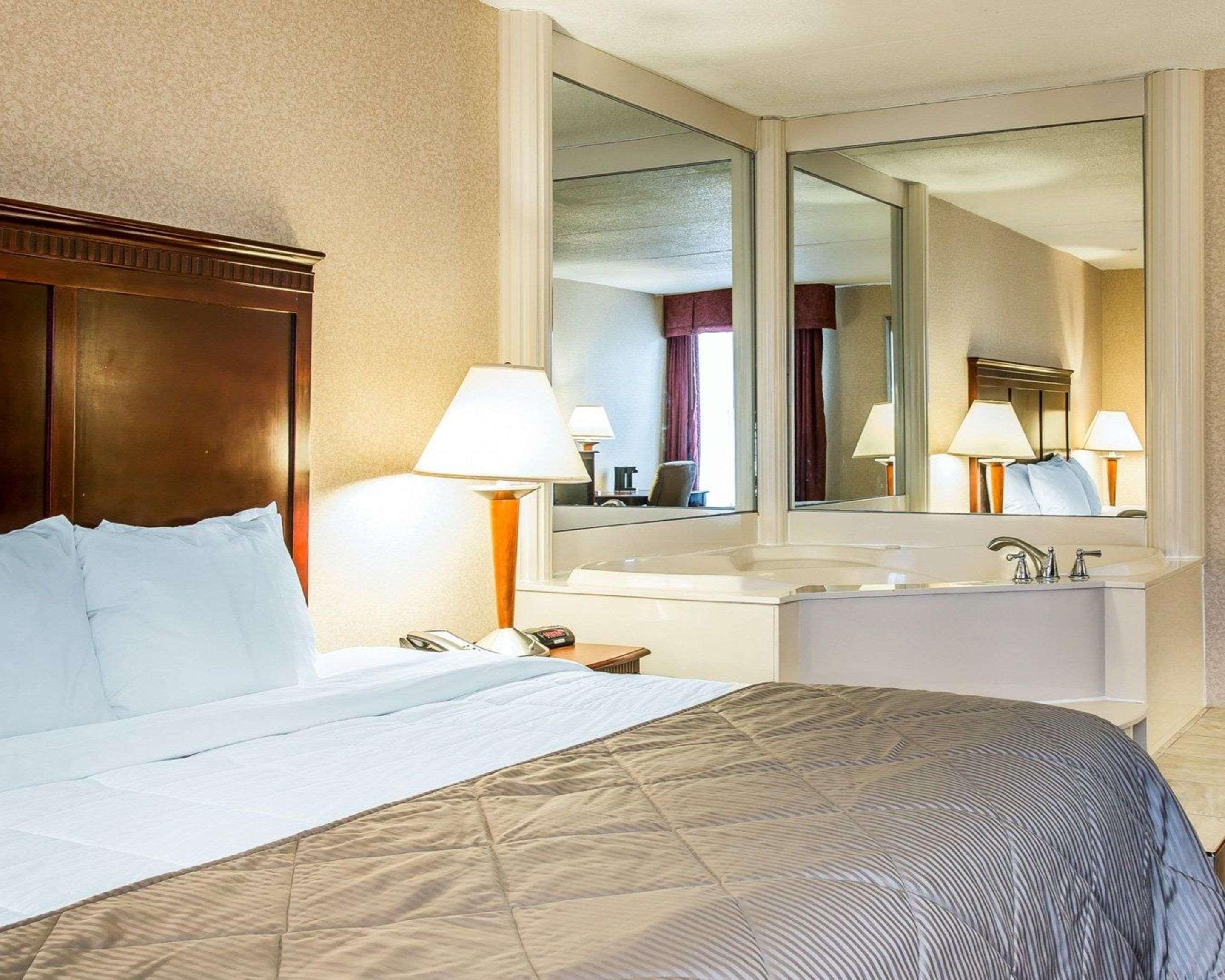 Clarion & Airport Hotel Grand Rapids