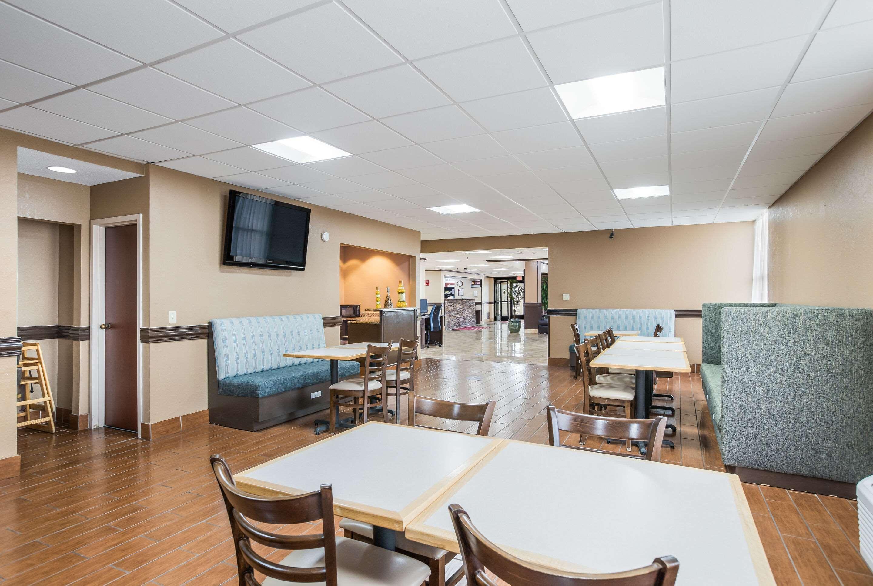 Clarion & Airport Hotel Grand Rapids