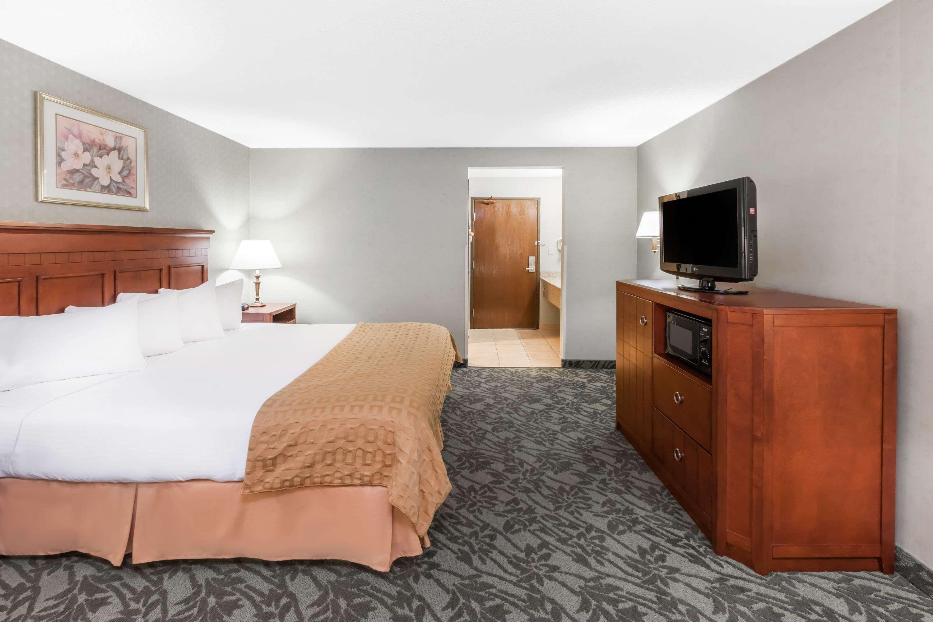 Spark By Hilton Walker North 2*