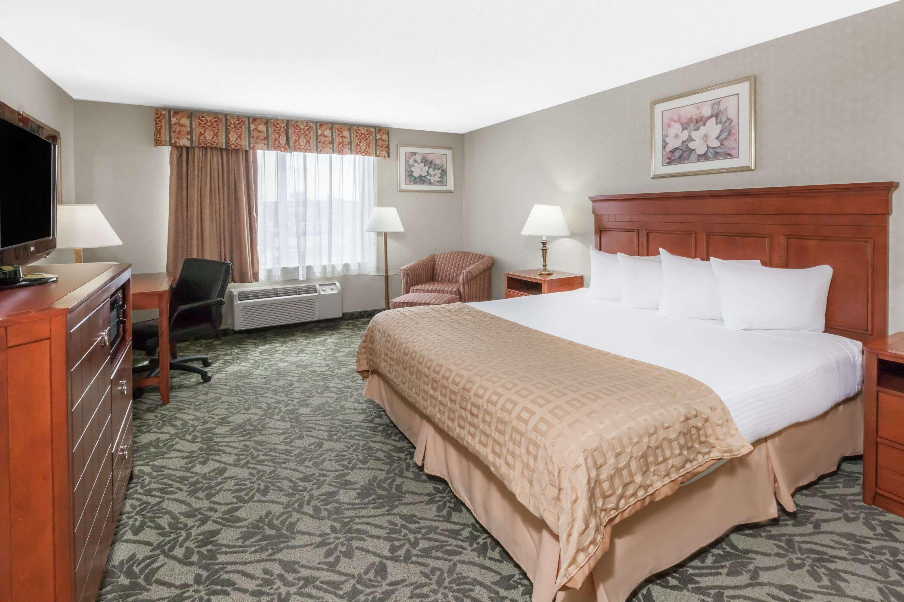 Spark By Hilton Walker North Grand Rapids