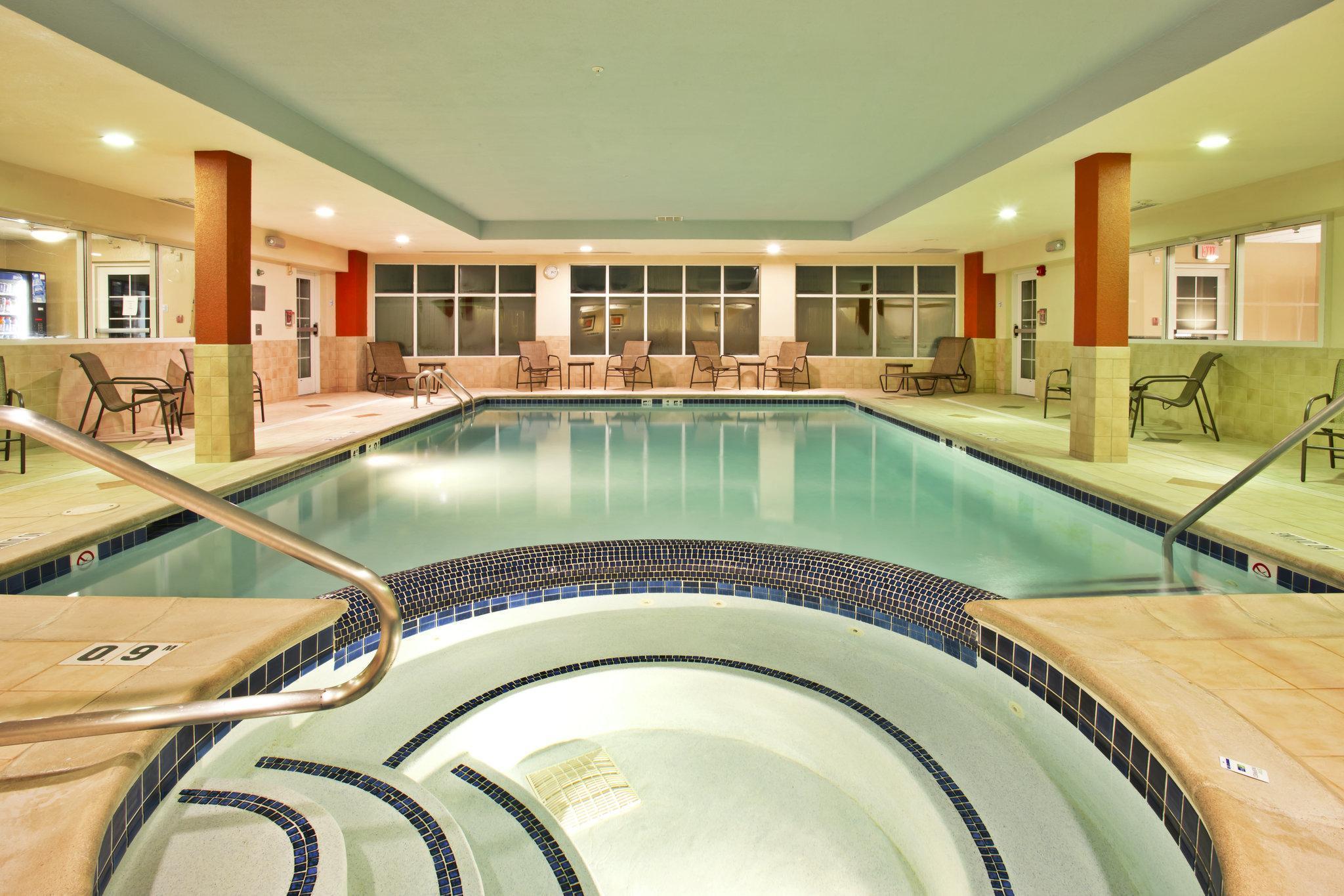 Express & Grand Rapids-north By Ihg 2*