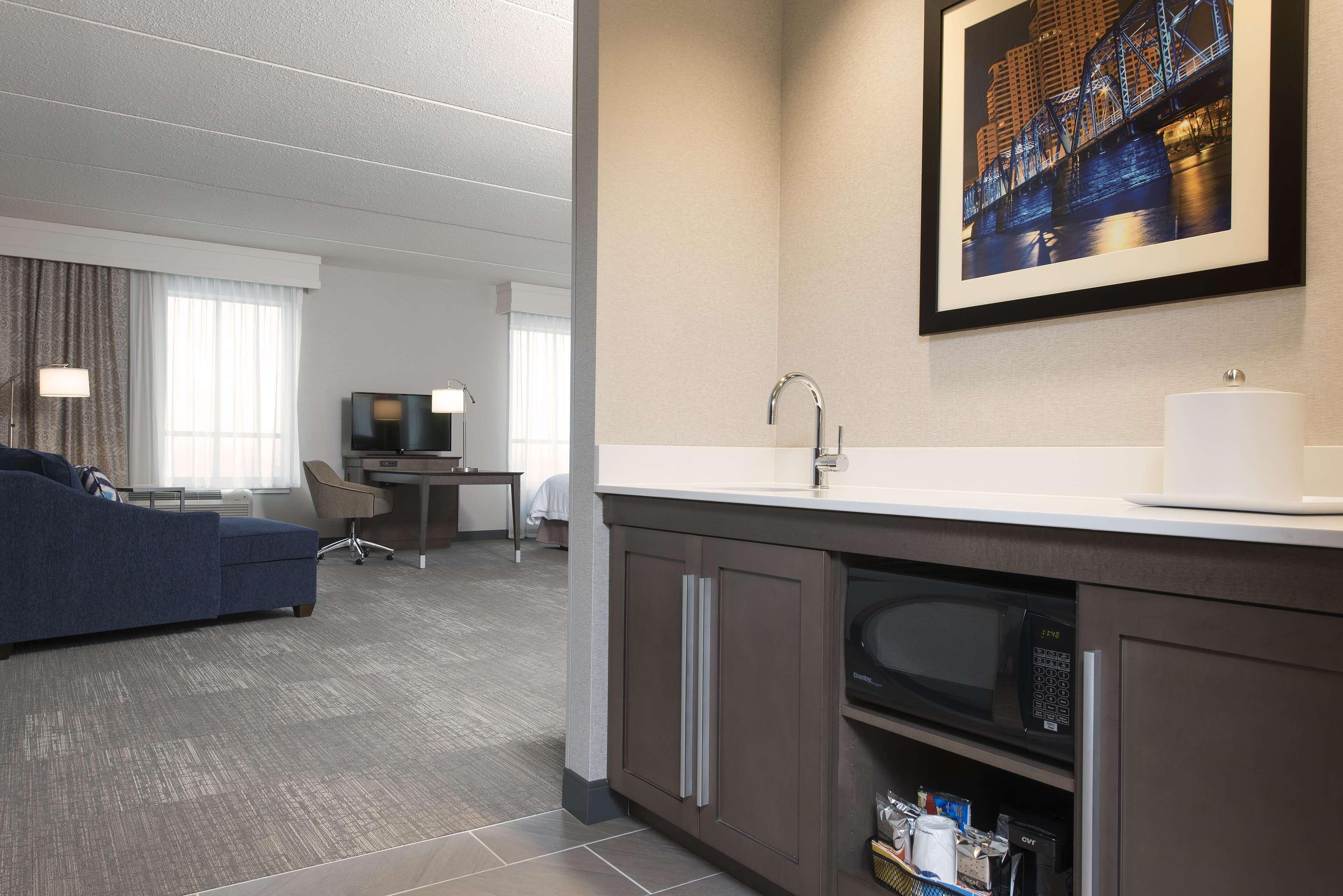 Hampton & Downtown Hotel