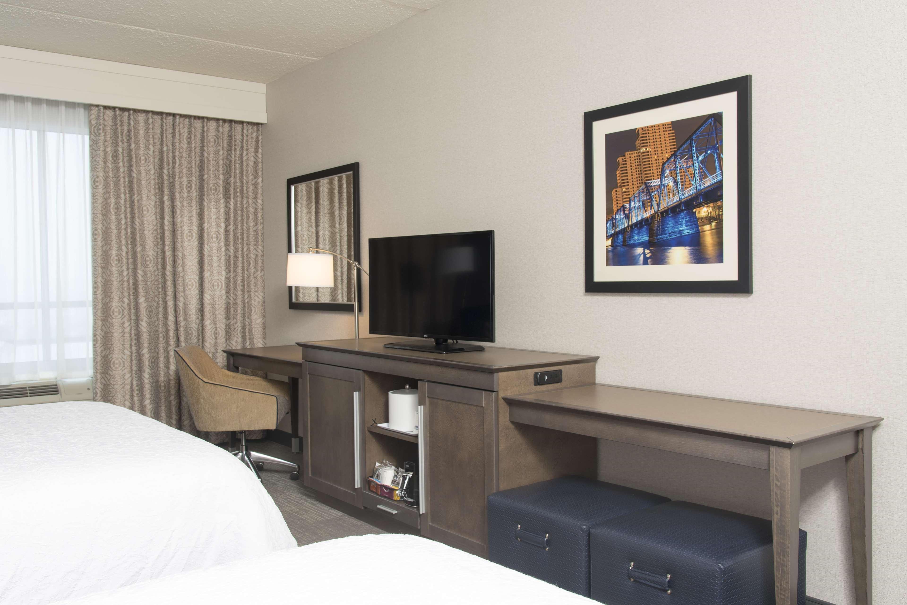 Hampton & Downtown 3*